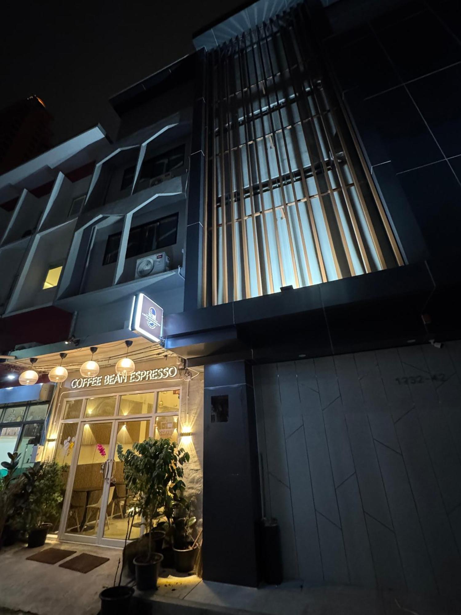 Twenty Two Place Hostel - Sukhumvit 22 Bangkok Exterior foto